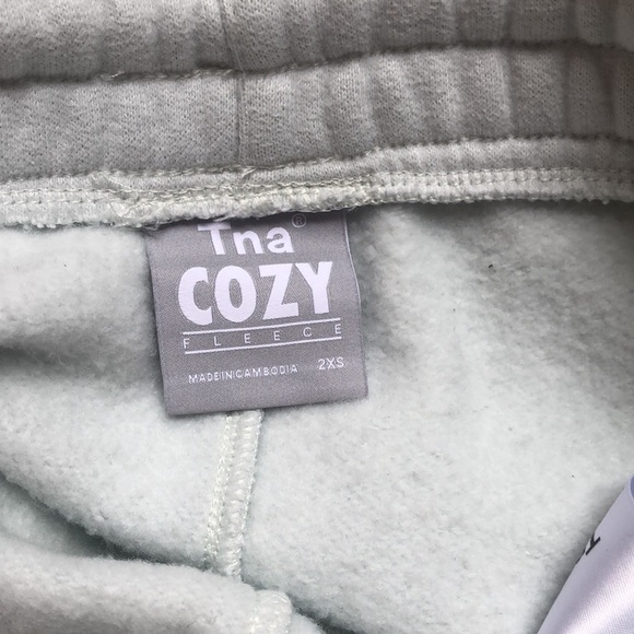 TNA Sweatshorts - Picture 3 of 3